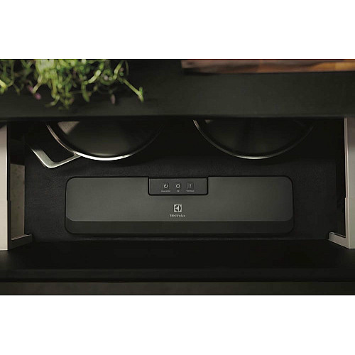 Вакууматор Electrolux для рулонів, пакетів і контейнерів, 80Вт, 30см, електронне керування, +10 пакетів, пластик, чорний