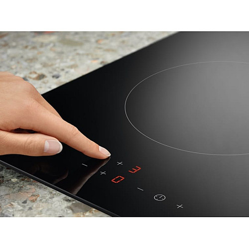 Варочная поверхность Electrolux электрическая стеклокерамическая, 30см, Домино, черный