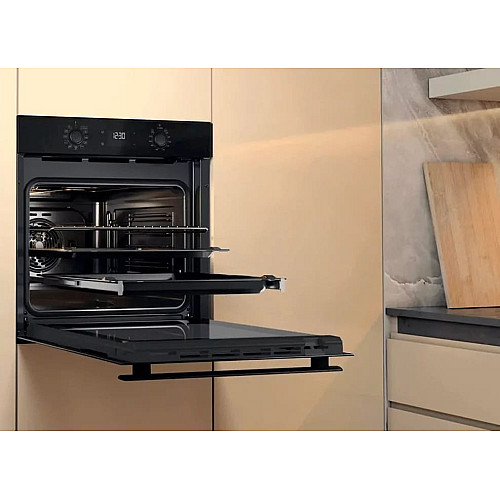 Духовой шкаф Whirlpool электрический, 71л, A+, дисплей, конвекция, телескопические направляющие, черный