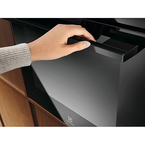 Духовой шкаф Electrolux электрический, 65л, A, дисплей, конвекция, телескопические направляющие, черный