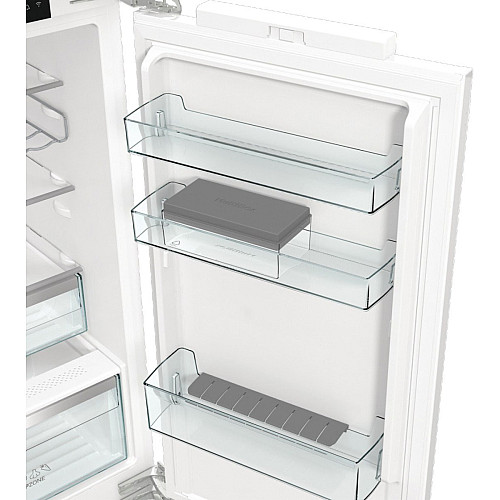 Холодильник Gorenje вбудований з нижн. мороз., 177x69x55см, 2 двері,244(68)л, А+, NF+, Зона св-ті, Диспл, Wi-Fi, Біли
