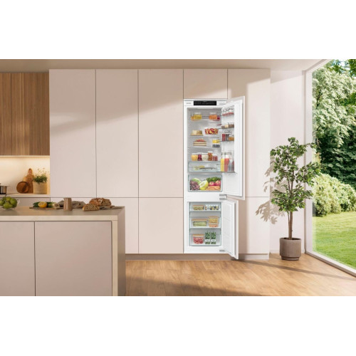 Вбуд. холодильник з мороз. камерою Gorenje, 193х55х54см, 2 двері, 208(76)л, А+, NF+, Зона св-ті, Диспл, Біли