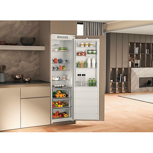 Холодильна камера Whirlpool вбудована, 177x54х54, 314л, А++, ST, інв., білий