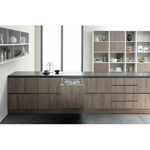 Посудомоечная машина Hotpoint встроенная, 10компл., A++, 45см, дисплей, 3й корзина, белая
