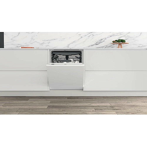 Посудомоечная машина Whirlpool встроенная, 14компл., A+++, 60см, дисплей, 3й корзина, белая