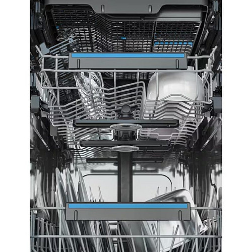 Посудомоечная машина Electrolux встроенная, 10компл., D, 45см, дисплей, инвертор, 3й корзина, черный