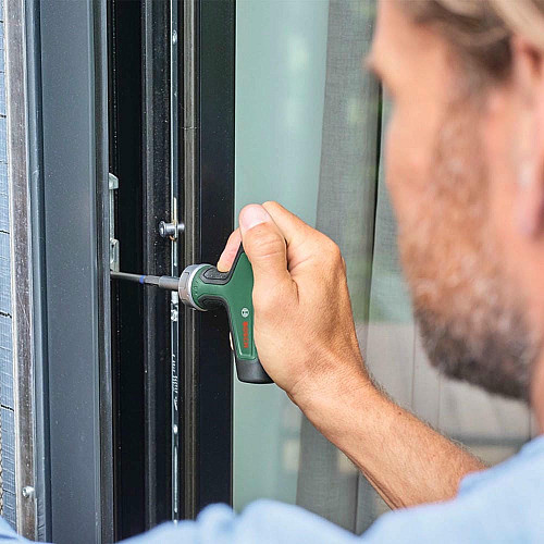 Отвертка Bosch с трещоткой, Т-образная рукоятка, 20 насадок, 109мм, кейс, сталь CrV
