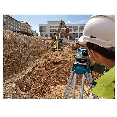 Нивелир оптический Bosch Professional GOL 20D до 60м ±3.0мм/30м зум х20 1.5кг
