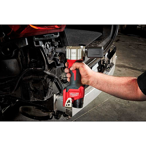 Заклепочник аккумуляторный Milwaukee M12 BPRT-201X 12В АКБ 1x2А·час ЗП C12C 2.4мм 3.2мм 4.0мм 4.8мм 2.1кг кейс