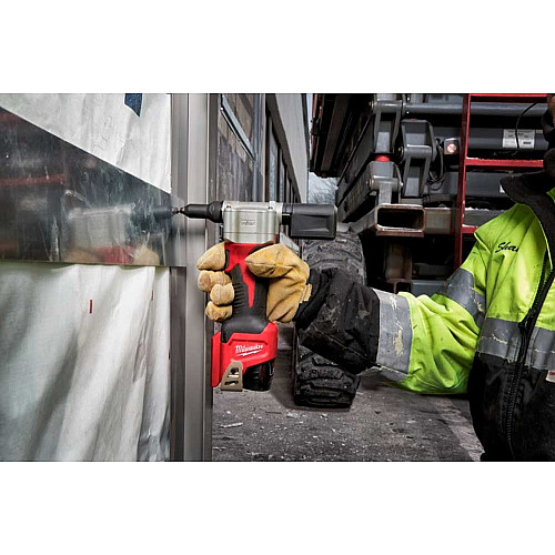 Заклепочник аккумуляторный Milwaukee M12 BPRT-201X 12В АКБ 1x2А·час ЗП C12C 2.4мм 3.2мм 4.0мм 4.8мм 2.1кг кейс