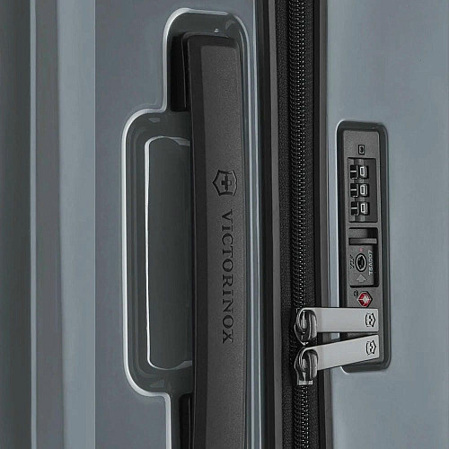 Чемодан Victorinox Airox Silver L на 4 колесах, 98 л, серебристый