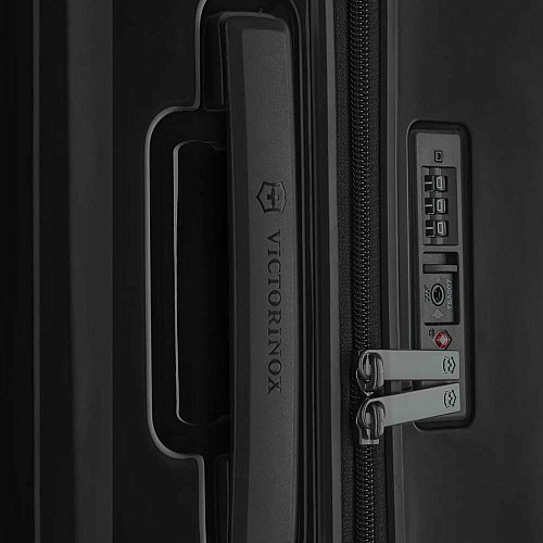 Валіза Victorinox Airox Black М на 4 колесах, 74 л, чорна