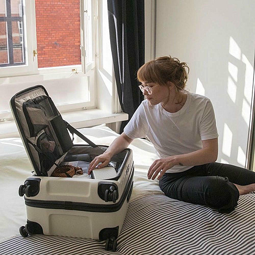 Валіза Lojel Cubo V4 Off White L Exp. на 4 колесах, біла