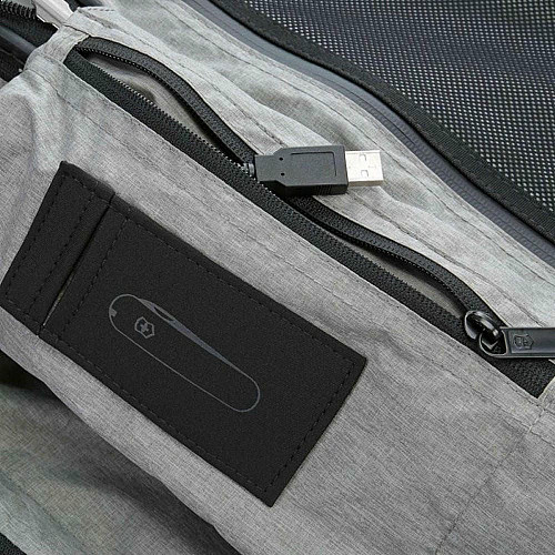 Чемодан Victorinox Travel Lexicon Titanium S Global на 4 колесах, 34 л, серый