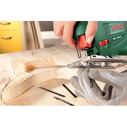 Лобзик електричний Bosch PST 700 E (06033A0020)