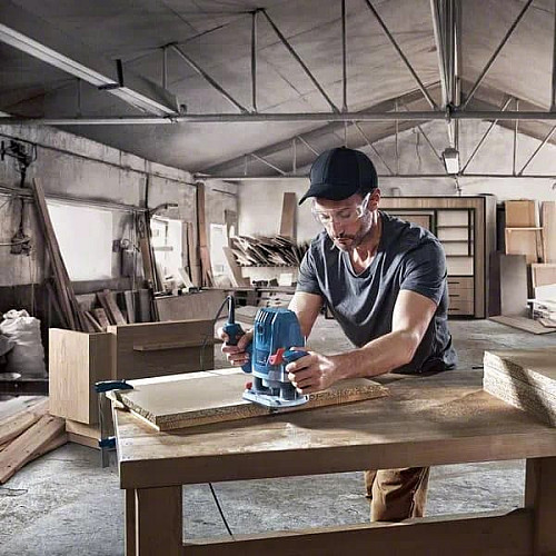 Фрезер Bosch GOF 130 1300Вт цанга 6 та 8мм 11000-28000об·хв 3.5кг