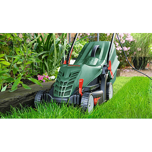 Газонокосарка мережева Bosch UniversalRotak 37-555 1400Вт 37см 40л 27-50мм 15.5кг