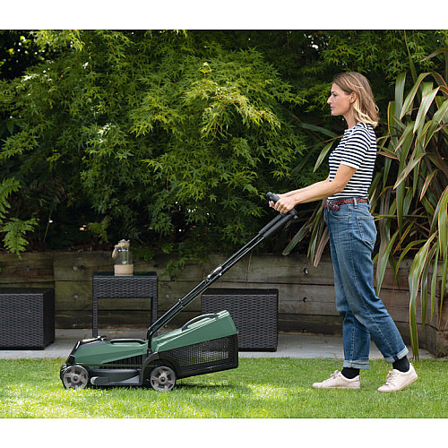 Газонокосарка акумуляторна Bosch CityMower 18V-32-300 18В акб 1х4А·год 34см 31л 30-60мм 9.4кг