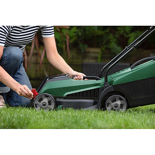 Газонокосарка акумуляторна Bosch CityMower 18V-32-300 18В акб 1х4А·год 34см 31л 30-60мм 9.4кг