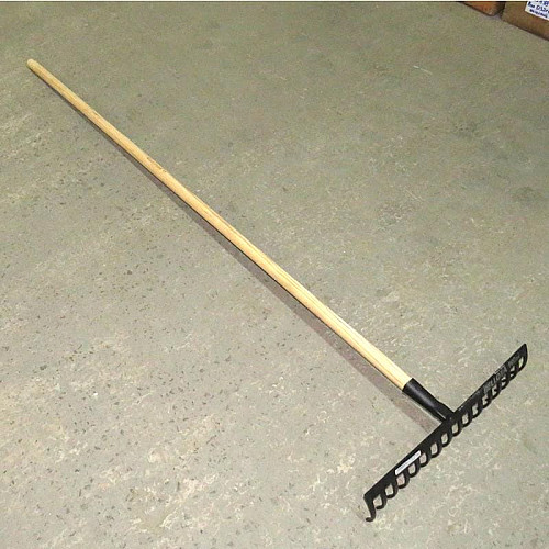 Граблі загартовані Bellota 950-16 CM L 430 мм із ручкою 1500 мм
