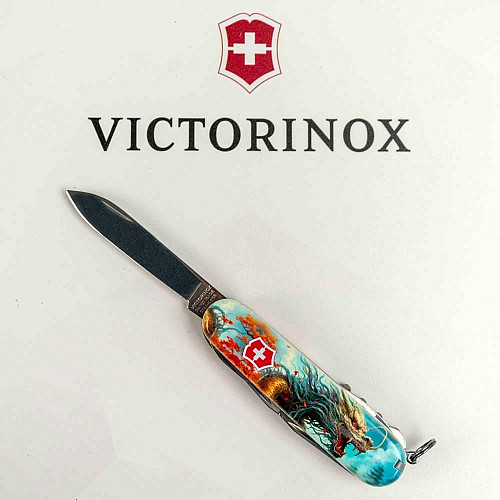 Ніж Victorinox Huntsman Zodiac 91мм/15функ/Бойовий дракон/різнокольоровий