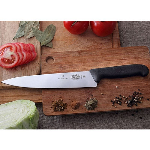Кухонный нож Victorinox Fibrox Carving, 22 см, черный. ручкой