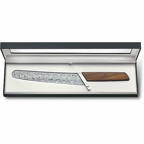 Кухонный нож Victorinox Swiss Modern Bread&Pastry Damast, 22 см, из ореха. ручкой (Lim.Ed. 1884)