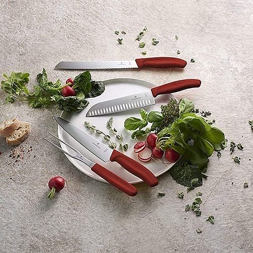 Кухонний ніж Victorinox SwissClassic Carving, 19 см, з черв. ручкою, блістер