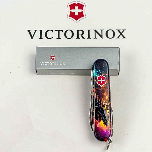 Ніж Victorinox Huntsman Zodiac 91мм/15функ/Зоряний дракон/різнокольоровий