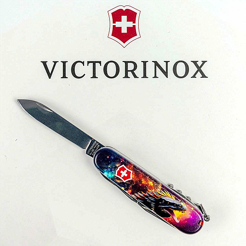Ніж Victorinox Huntsman Zodiac 91мм/15функ/Зоряний дракон/різнокольоровий