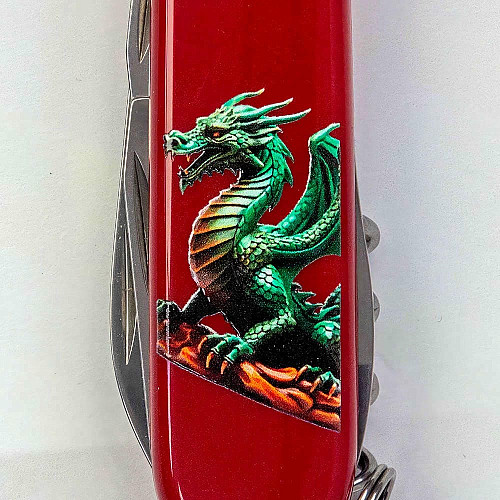 Нож Victorinox Spartan Zodiac 91мм/12функ/зеленый дракон на ветке дерева/красный