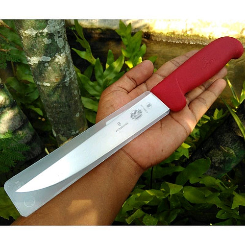 Кухонный нож Victorinox Fibrox Boning, 15 см с черв. ручкой