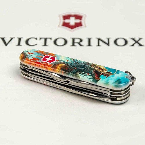 Ніж Victorinox Huntsman Zodiac 91мм/15функ/Бойовий дракон/різнокольоровий