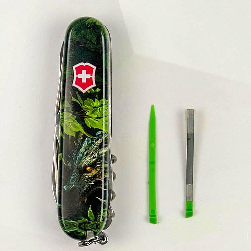Нож Victorinox Huntsman Zodiac 91мм/15функ/Зеленый деревянный дракон/разноцветный