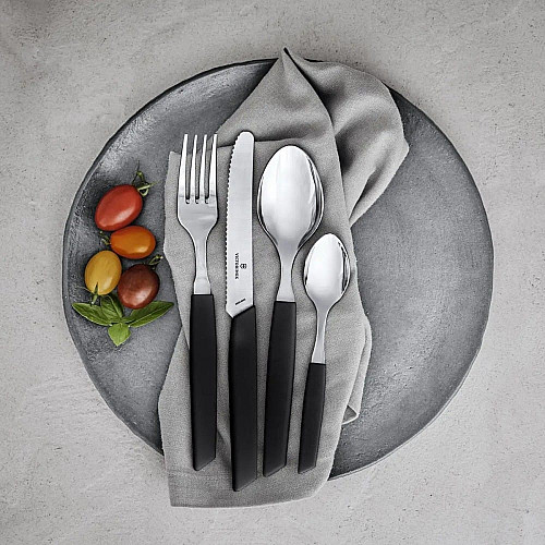 Кухонный нож Victorinox Swiss Modern Tomato&Sausage, 11 см, черный. ручкой
