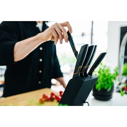 Кухонний ніж кухарський Fiskars Edge Black 15 см (1003095)
