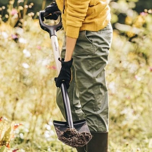 Лопата Fiskars Solid (1066721)