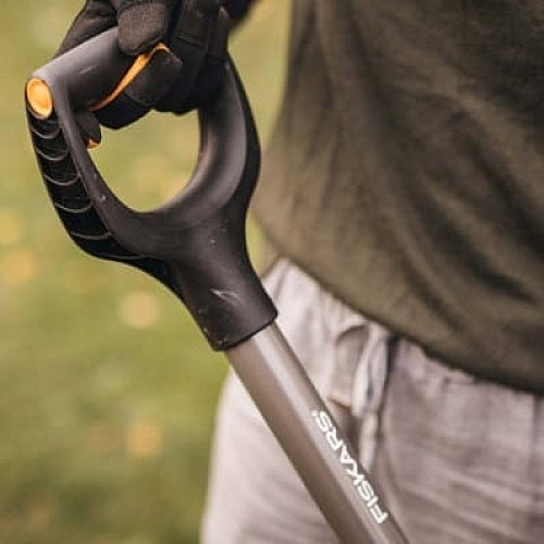 Лопата совкова Fiskars Ergonomic (1066712)