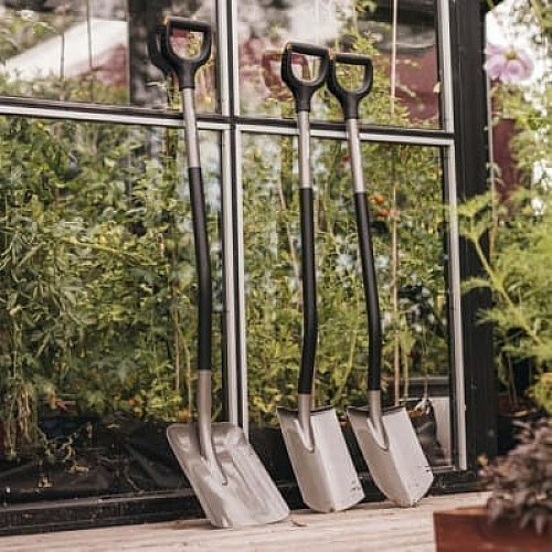 Лопата із заокругленим лезом Fiskars Ergonomic (1066710)