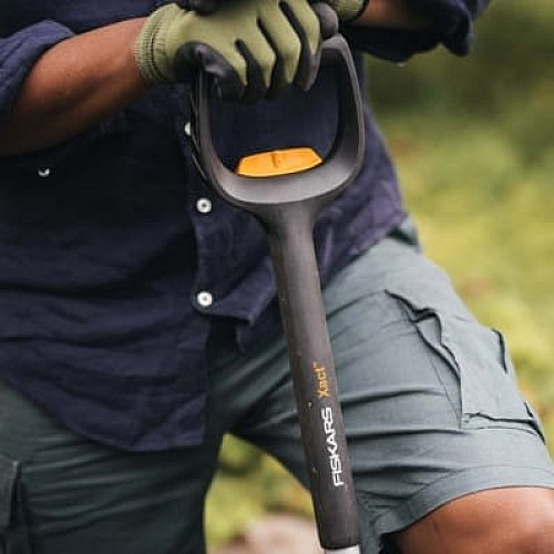 Совкова лопата Fiskars Xact телескопічна (1066734)