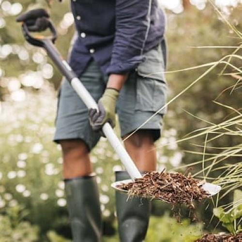 Совкова лопата Fiskars Xact телескопічна (1066734)