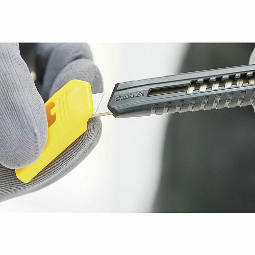 Ніж Stanley SM, сегментоване лезо 9мм, корпус пластик, 130мм