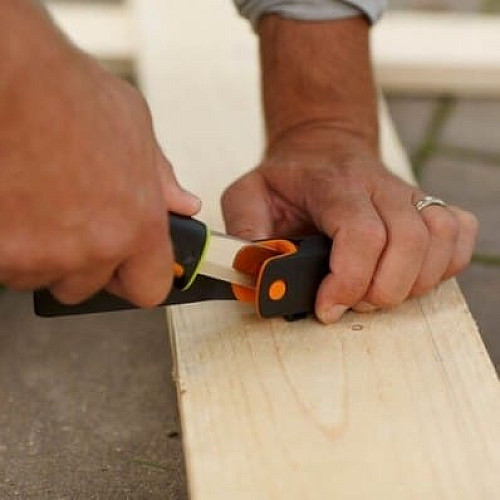 Ніж для важких робіт Fiskars з точилом (1023619)