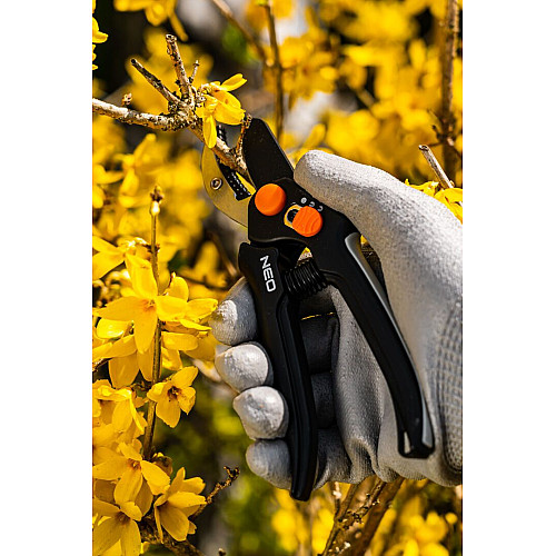 Секатор контактний Neo Tools, D різу 15мм, 185мм, 169г