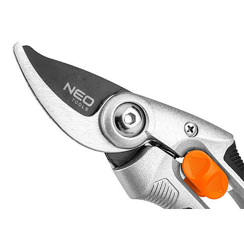 Секатор площинний Neo Tools, D різу 20мм, 210мм, 228г