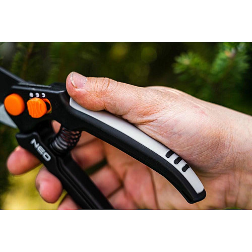 Секатор плоскостной Neo Tools, D реза 15мм, 185мм, 164г