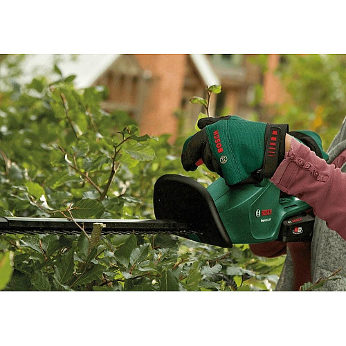 Кусторез аккумуляторный Bosch EasyHedgeCut EasyHedgeCut 18-45 18В акб 1х2А·час лезвие 45см шаг реза 15мм ЗП 3.7кг