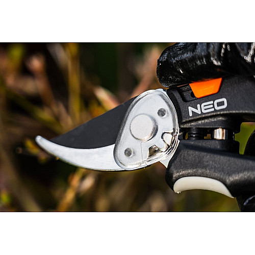 Секатор площинний Neo Tools, D різу 18мм, 200мм, 206г