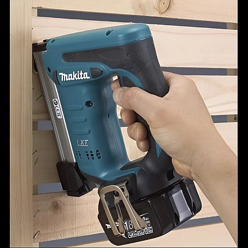 Степлер акумуляторний Makita DST221Z 18В скоба 10-22/0.6х1.2мм без АКБ та ЗП