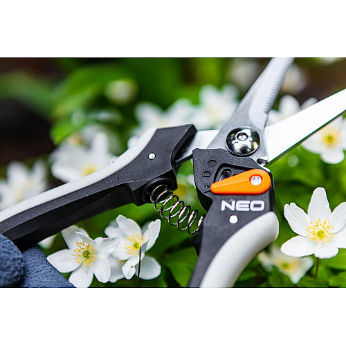 Секатор площинний Neo Tools, D різу 6мм, 210мм, 184г